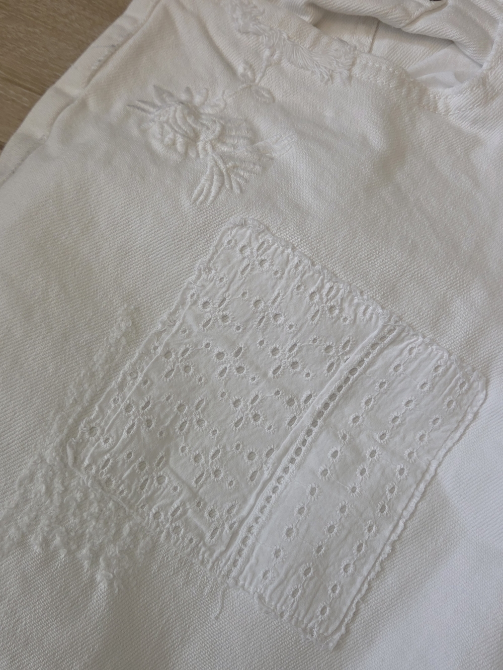 White Embroidered Eyelet Patchwork Jean VERY RARE - Picture 4 of 7